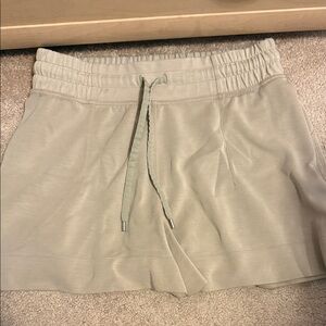 LULULEMON TAN SOFTSTREME SHORTS